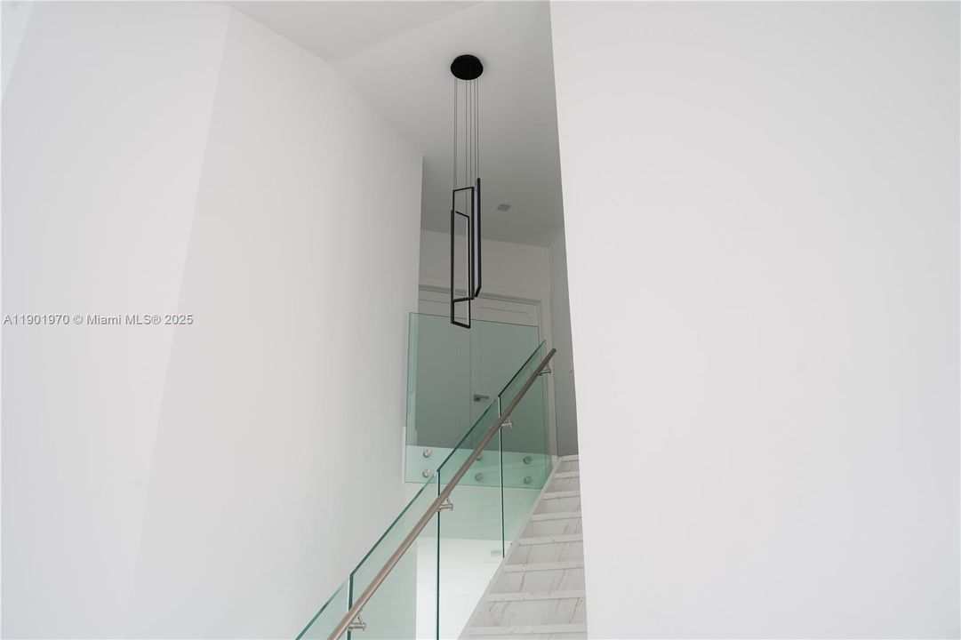 Recently Rented: $7,000 (4 beds, 3 baths, 2401 Square Feet)