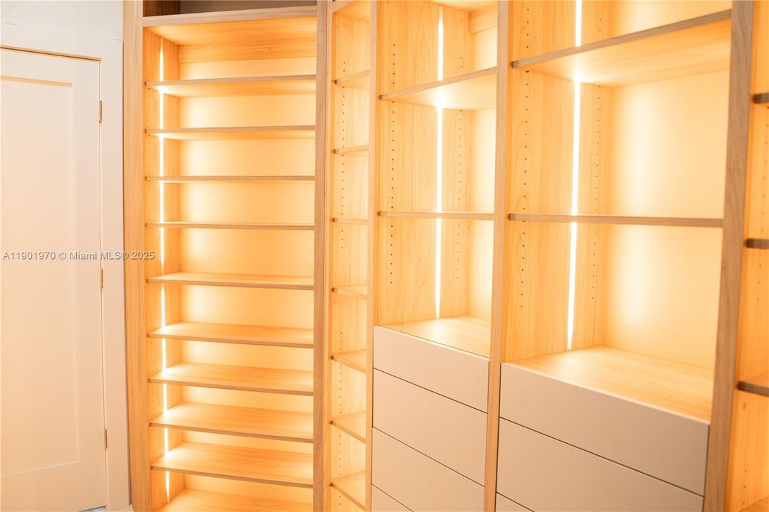 Recently Rented: $7,000 (4 beds, 3 baths, 2401 Square Feet)