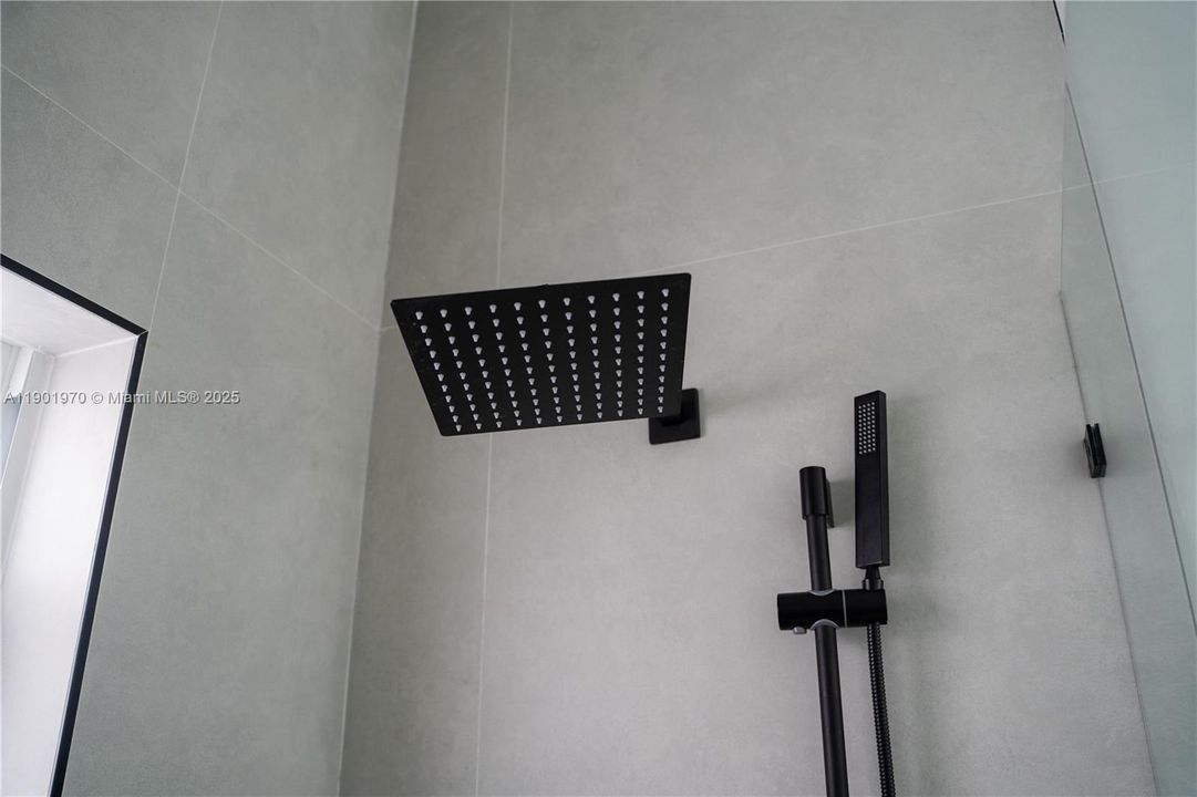 Recently Rented: $7,000 (4 beds, 3 baths, 2401 Square Feet)