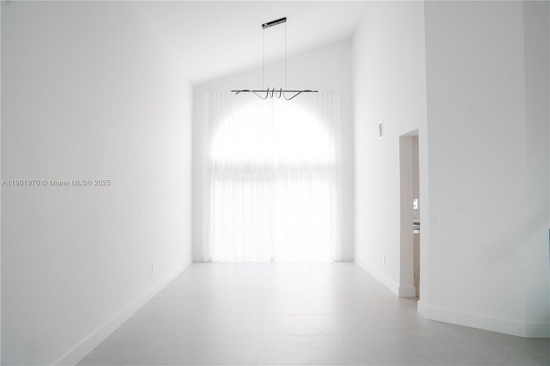 Recently Rented: $7,000 (4 beds, 3 baths, 2401 Square Feet)