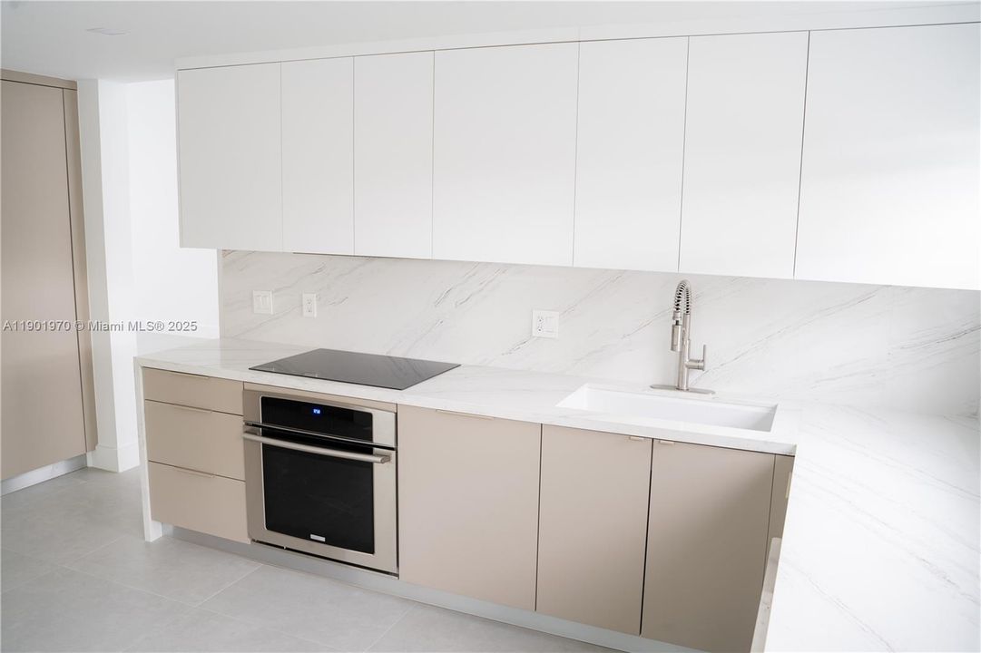 Recently Rented: $7,000 (4 beds, 3 baths, 2401 Square Feet)