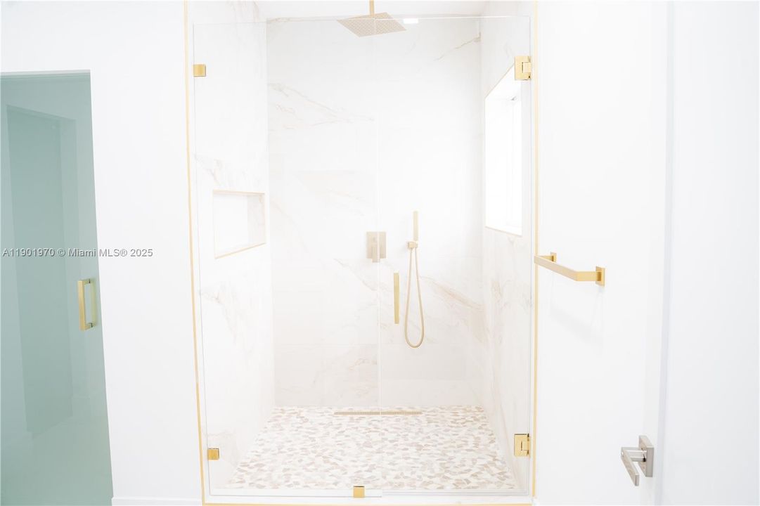 Recently Rented: $7,000 (4 beds, 3 baths, 2401 Square Feet)