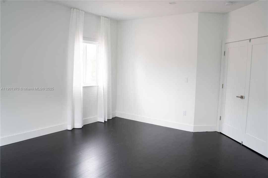 Recently Rented: $7,000 (4 beds, 3 baths, 2401 Square Feet)