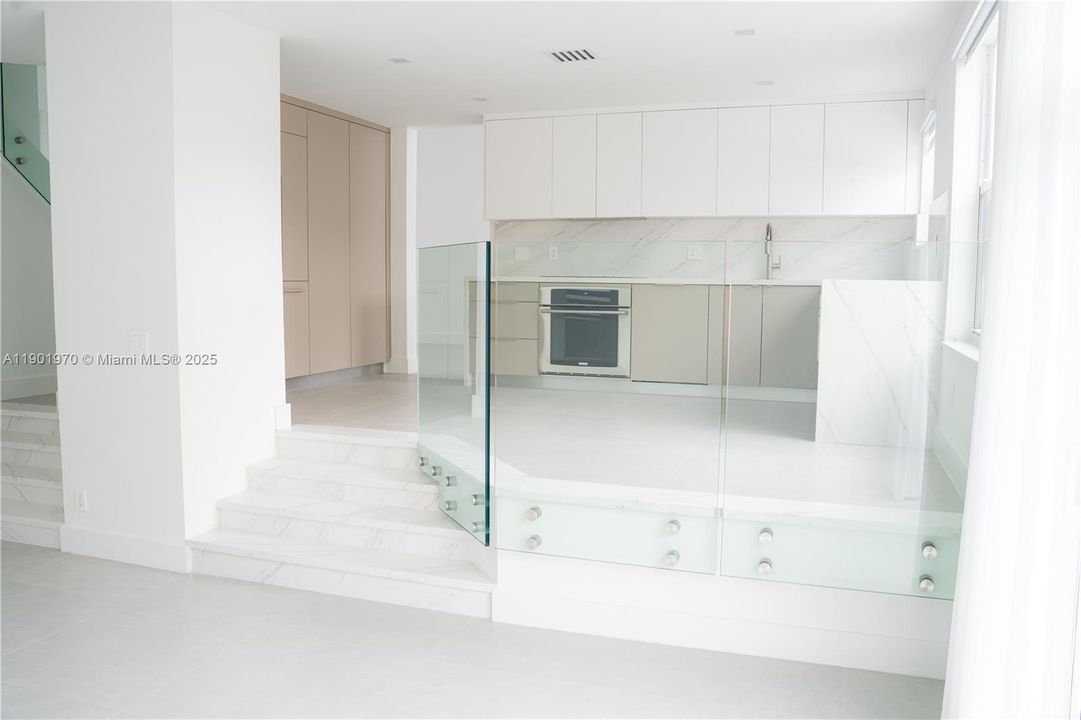 Recently Rented: $7,000 (4 beds, 3 baths, 2401 Square Feet)