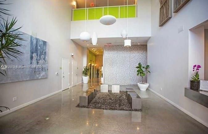 Active With Contract: $2,200 (1 beds, 1 baths, 632 Square Feet)
