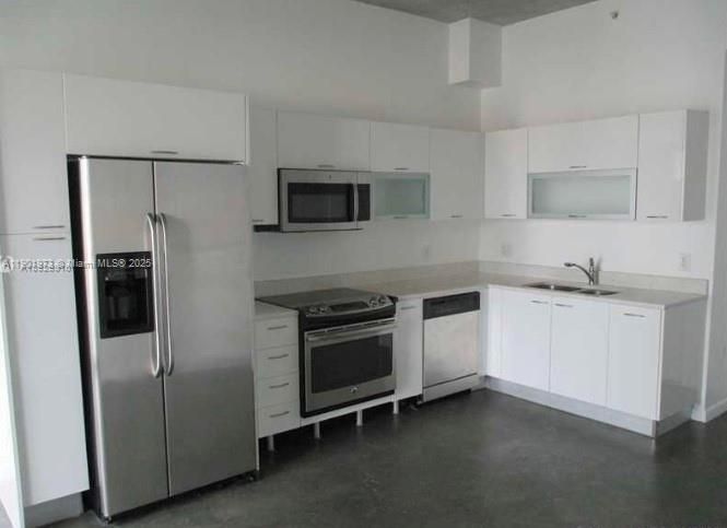 Active With Contract: $2,200 (1 beds, 1 baths, 632 Square Feet)