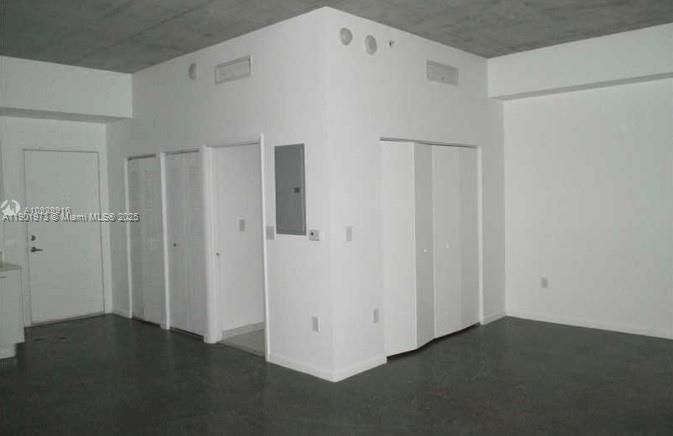 Active With Contract: $2,200 (1 beds, 1 baths, 632 Square Feet)