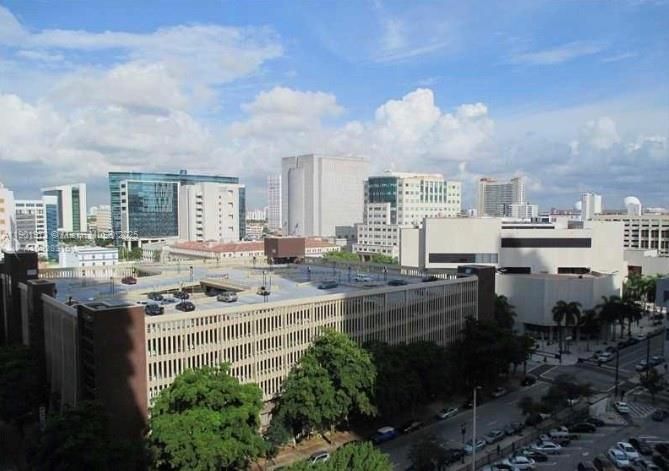 Active With Contract: $2,200 (1 beds, 1 baths, 632 Square Feet)