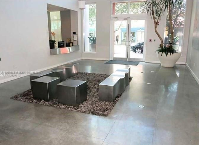 Active With Contract: $2,200 (1 beds, 1 baths, 632 Square Feet)