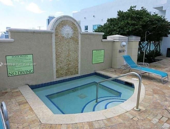 Active With Contract: $2,200 (1 beds, 1 baths, 632 Square Feet)