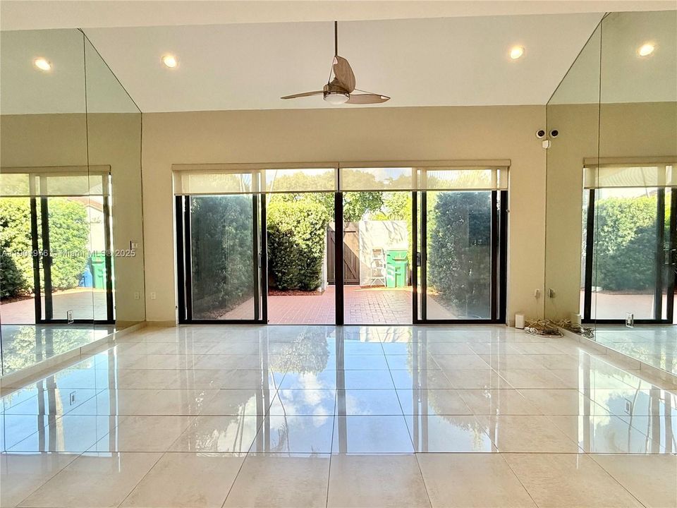 Recently Rented: $3,500 (3 beds, 2 baths, 1592 Square Feet)