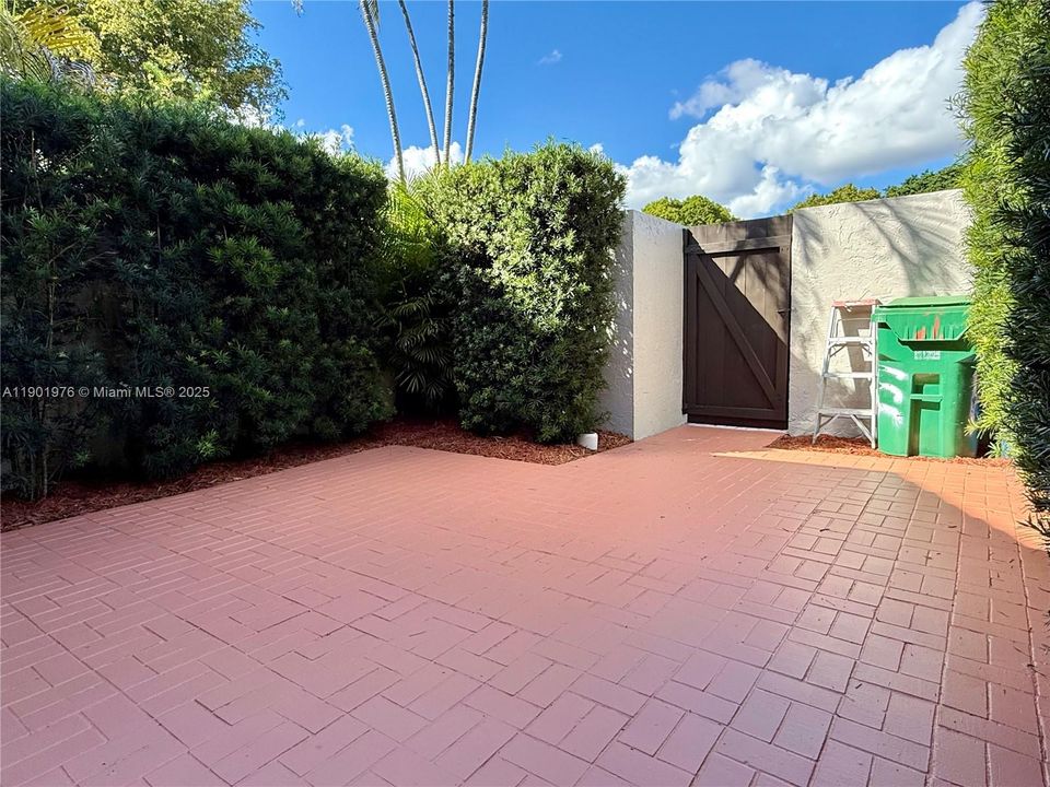 Recently Rented: $3,500 (3 beds, 2 baths, 1592 Square Feet)