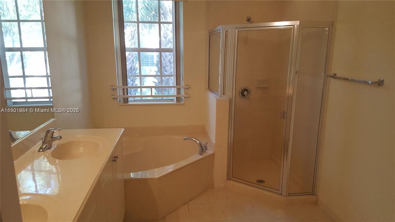 For Rent: $2,800 (3 beds, 2 baths, 1669 Square Feet)