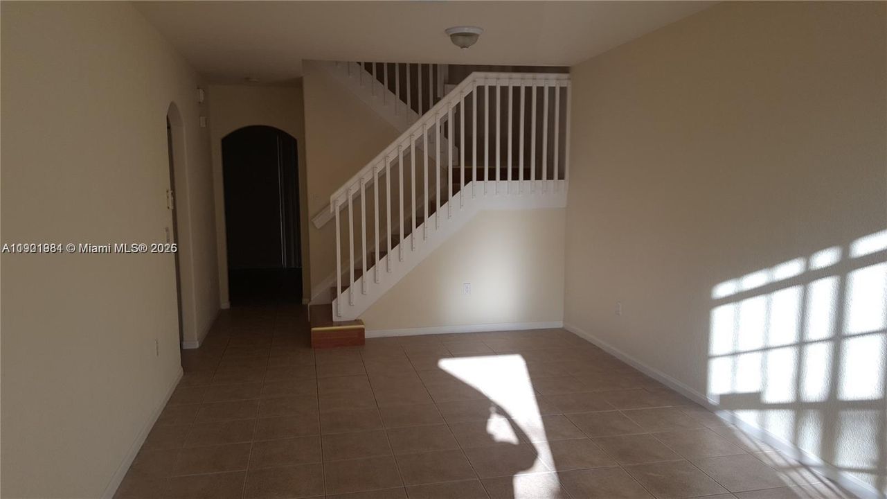 For Rent: $2,800 (3 beds, 2 baths, 1669 Square Feet)