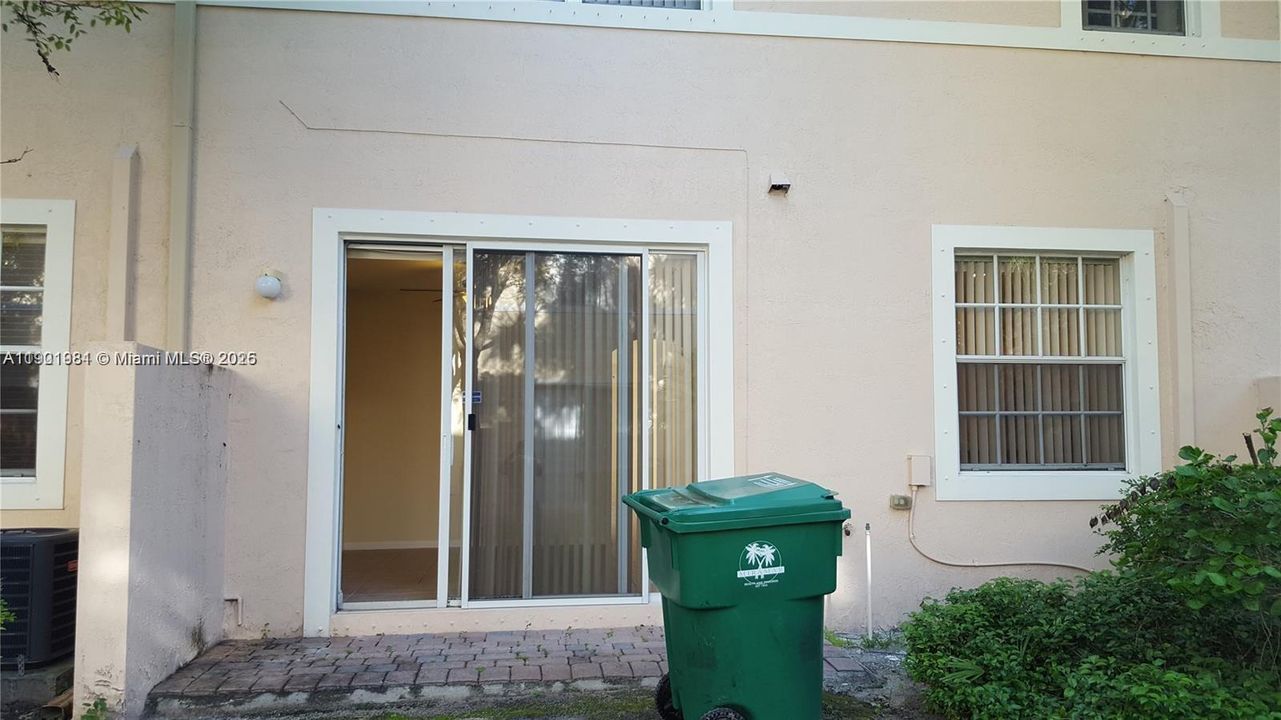 For Rent: $2,800 (3 beds, 2 baths, 1669 Square Feet)