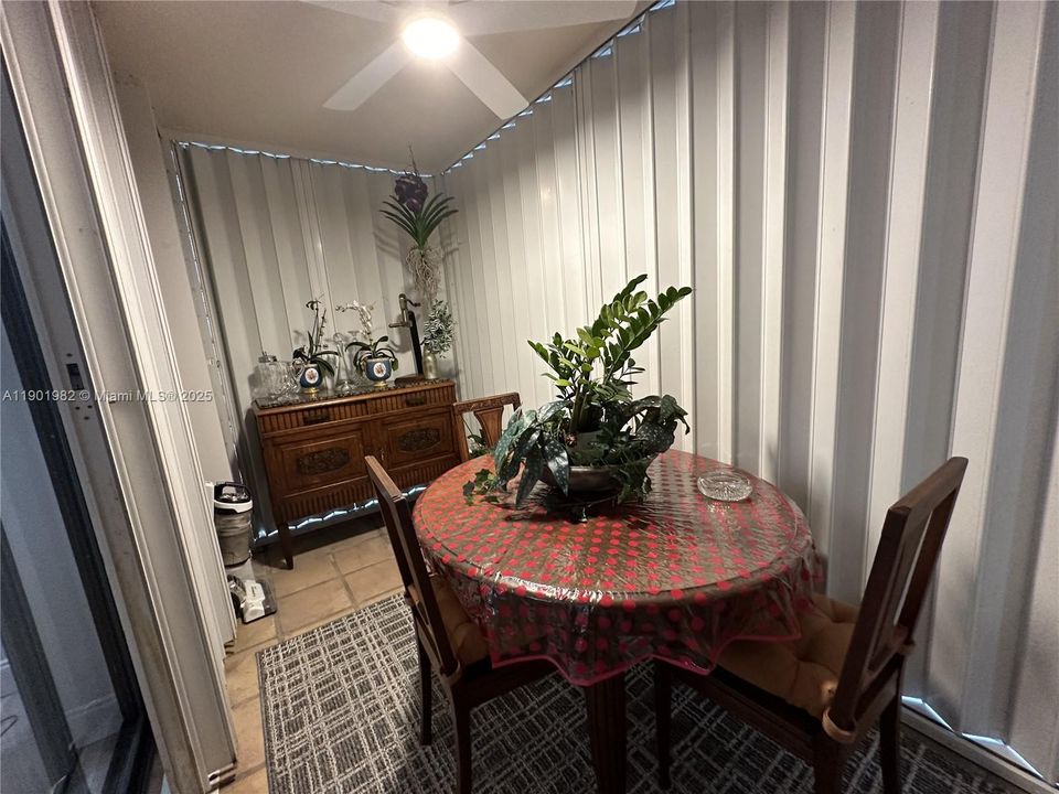 For Sale: $249,000 (2 beds, 2 baths, 1120 Square Feet)