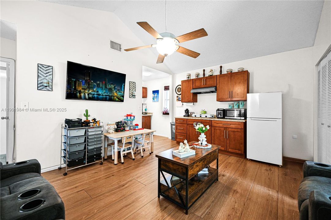 For Sale: $574,900 (4 beds, 3 baths, 1800 Square Feet)