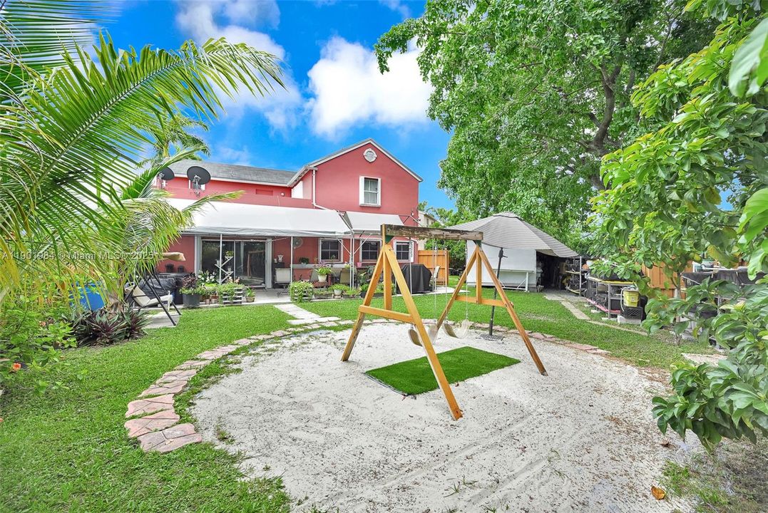 For Sale: $574,900 (4 beds, 3 baths, 1800 Square Feet)