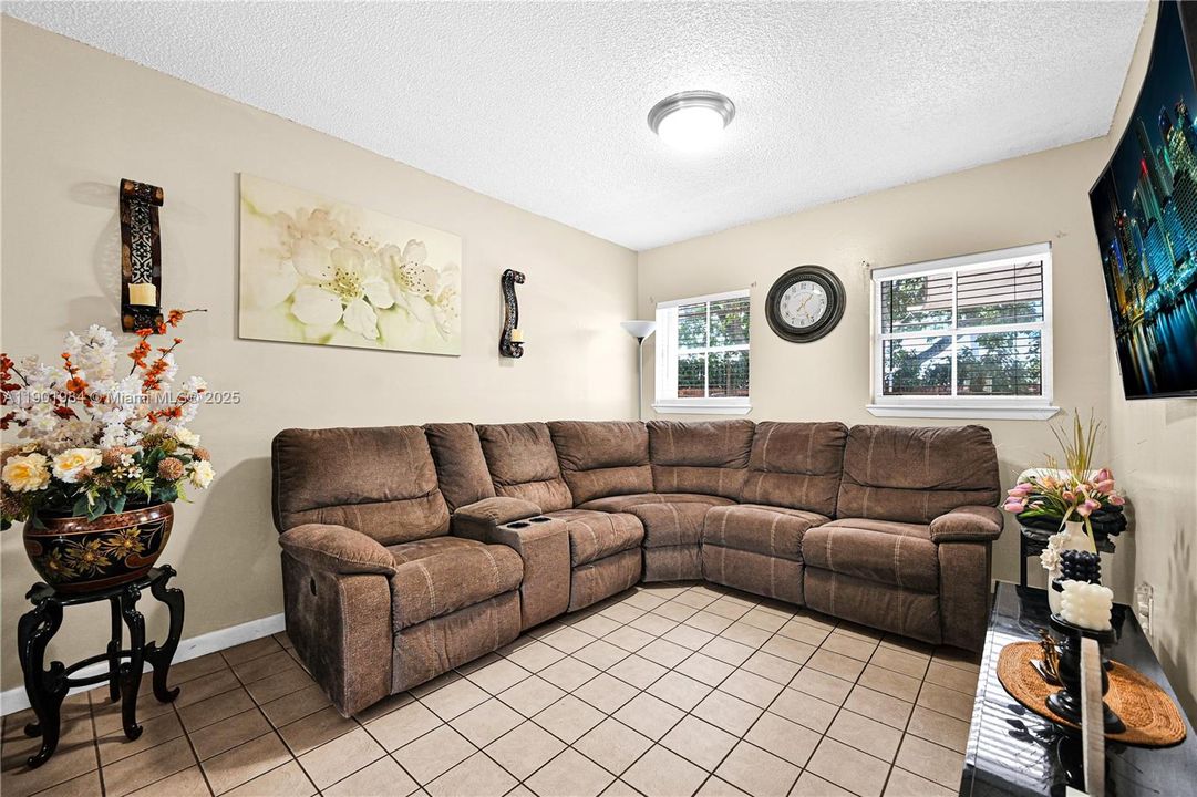 For Sale: $574,900 (4 beds, 3 baths, 1800 Square Feet)