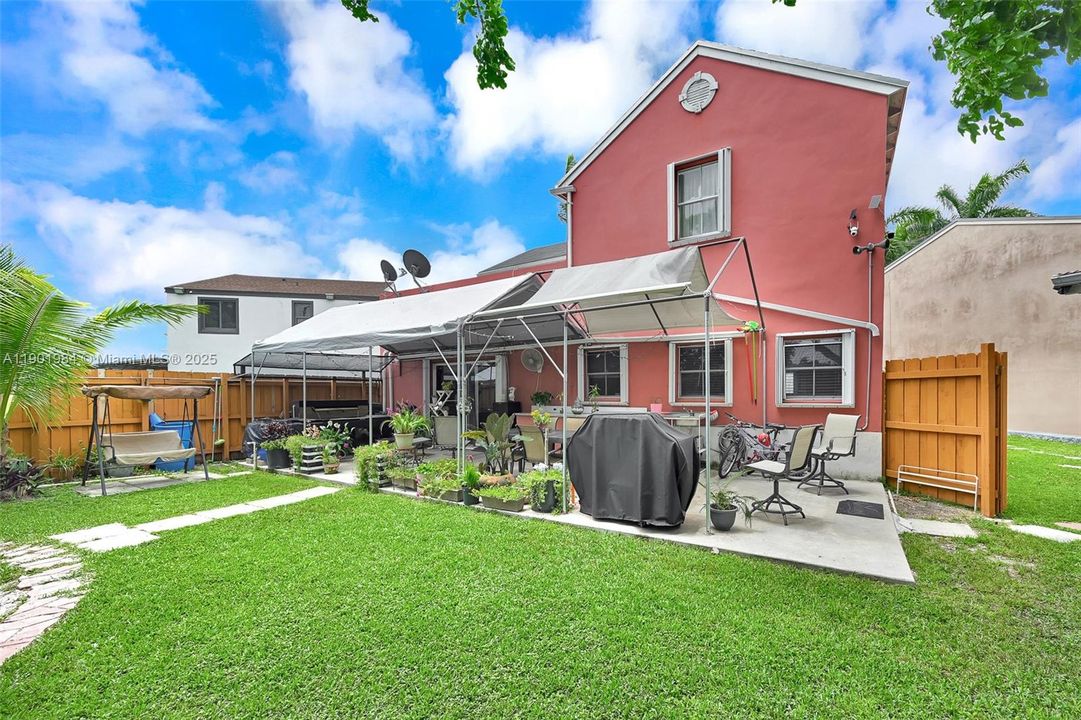 For Sale: $574,900 (4 beds, 3 baths, 1800 Square Feet)