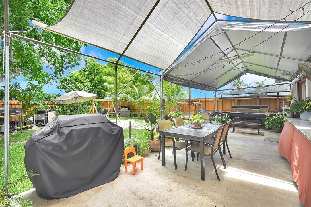 For Sale: $574,900 (4 beds, 3 baths, 1800 Square Feet)