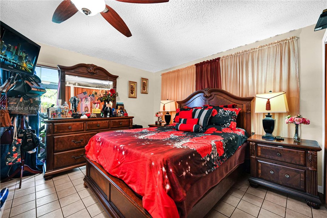 For Sale: $574,900 (4 beds, 3 baths, 1800 Square Feet)