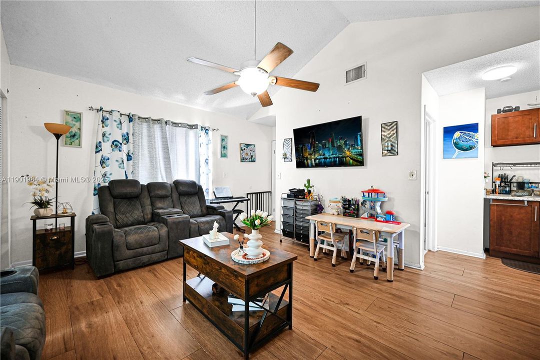 For Sale: $574,900 (4 beds, 3 baths, 1800 Square Feet)