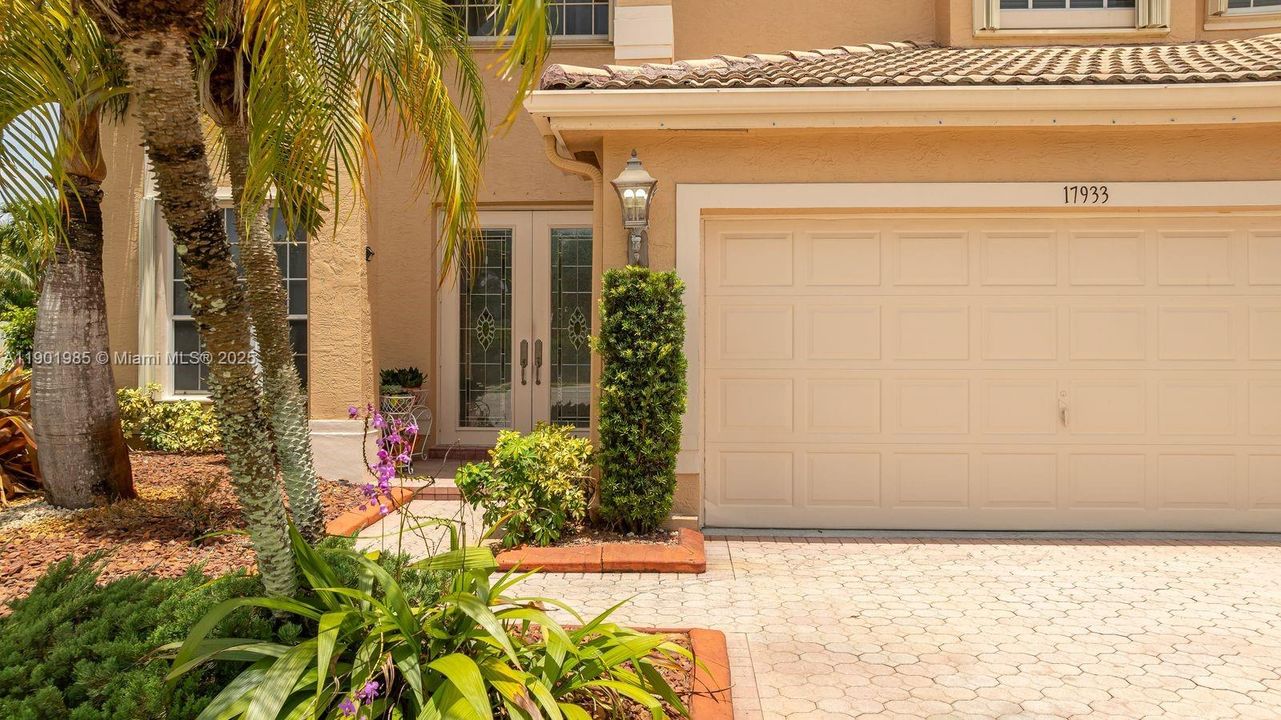 For Sale: $990,000 (4 beds, 2 baths, 3439 Square Feet)