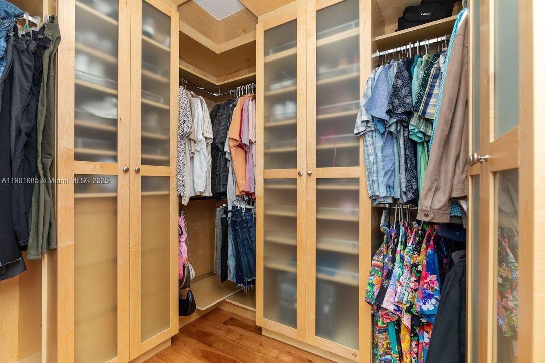 For Sale: $990,000 (4 beds, 2 baths, 3439 Square Feet)