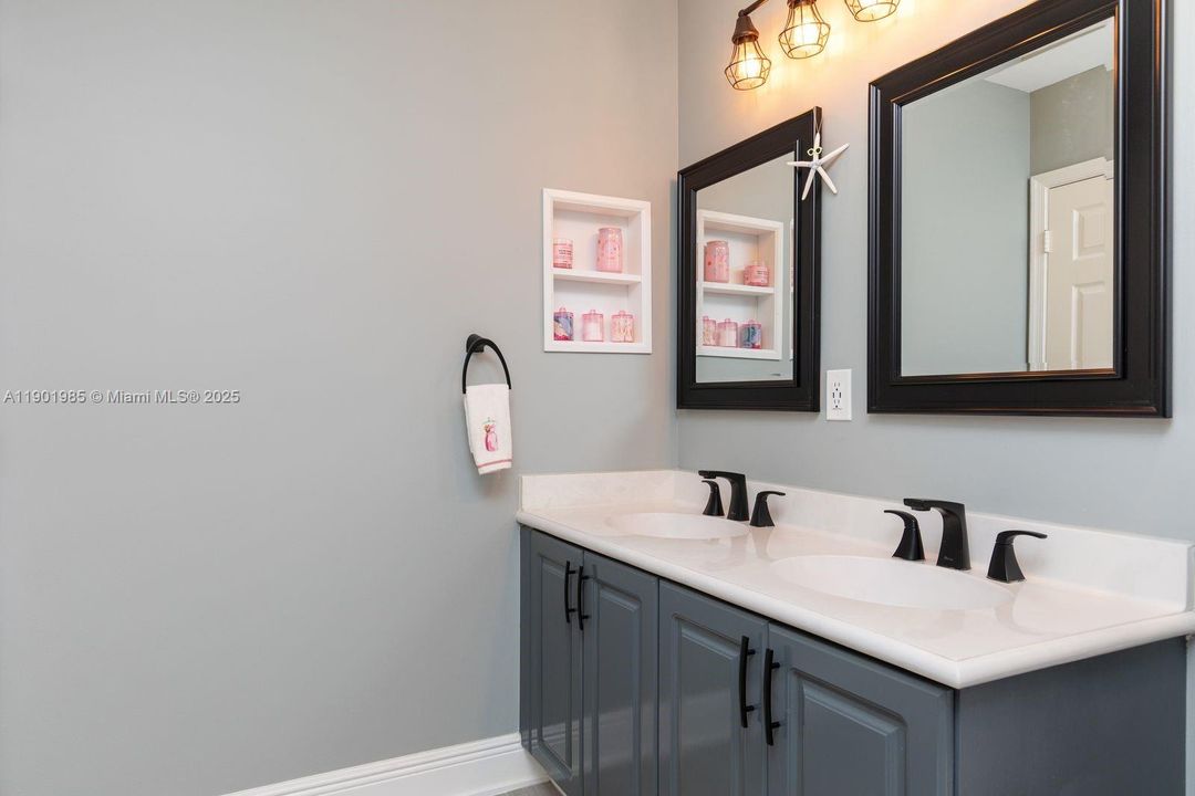 For Sale: $990,000 (4 beds, 2 baths, 3439 Square Feet)