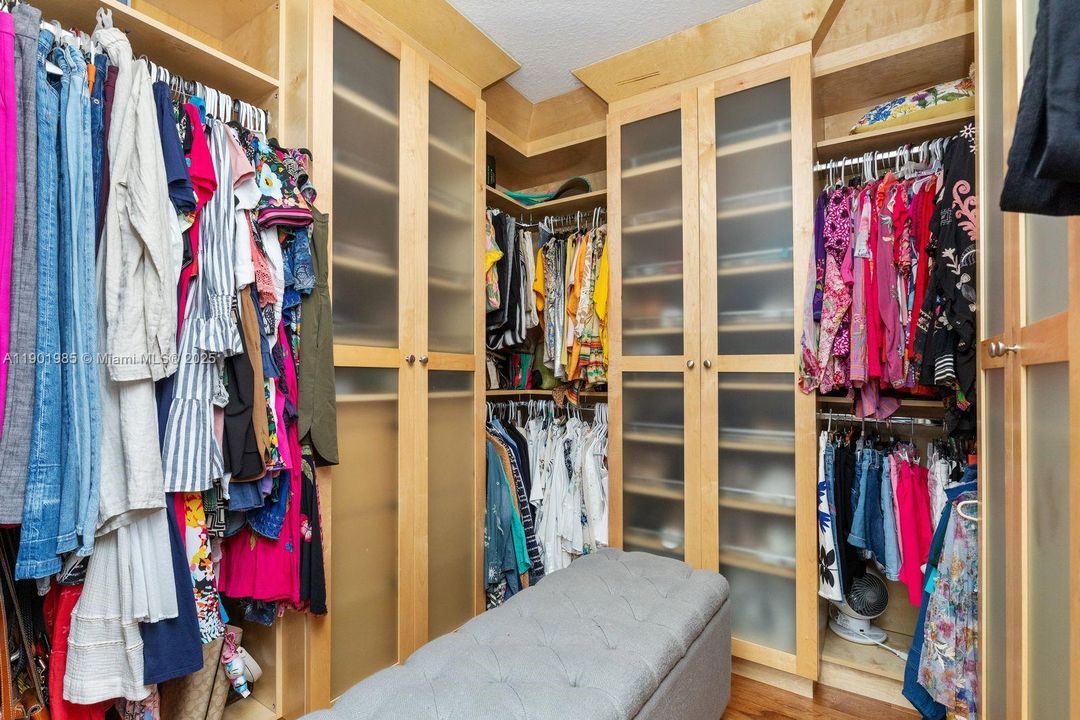 For Sale: $990,000 (4 beds, 2 baths, 3439 Square Feet)