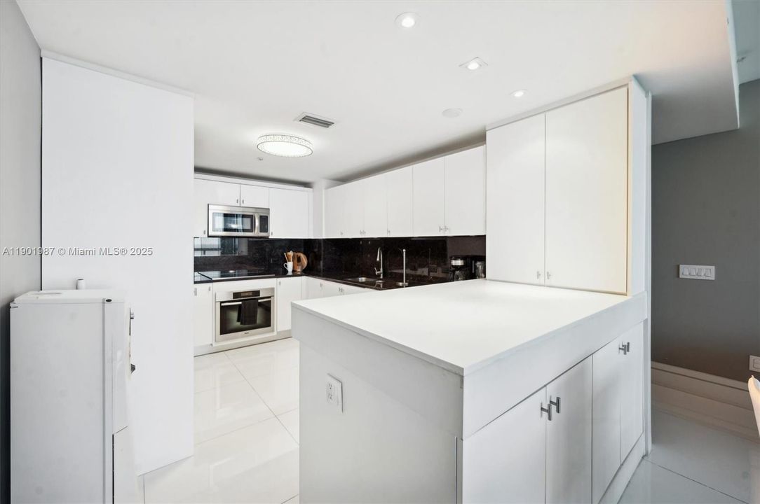 For Sale: $3,499,000 (3 beds, 3 baths, 2050 Square Feet)