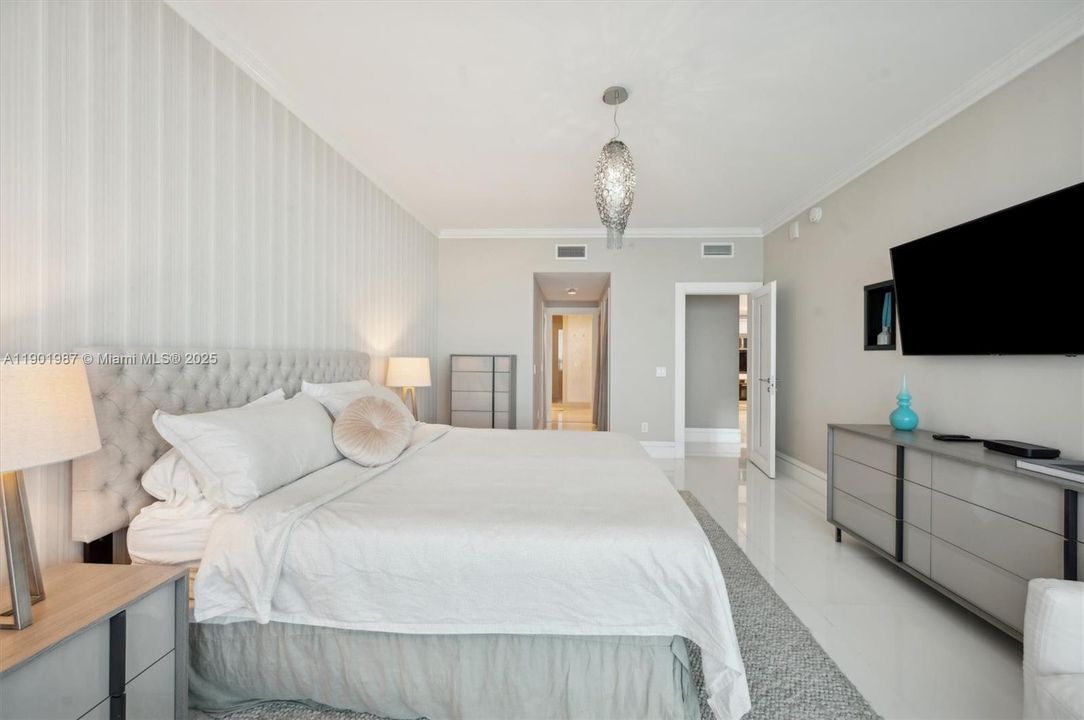 For Sale: $3,499,000 (3 beds, 3 baths, 2050 Square Feet)