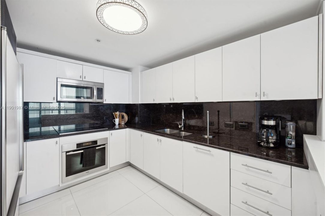 For Sale: $3,499,000 (3 beds, 3 baths, 2050 Square Feet)