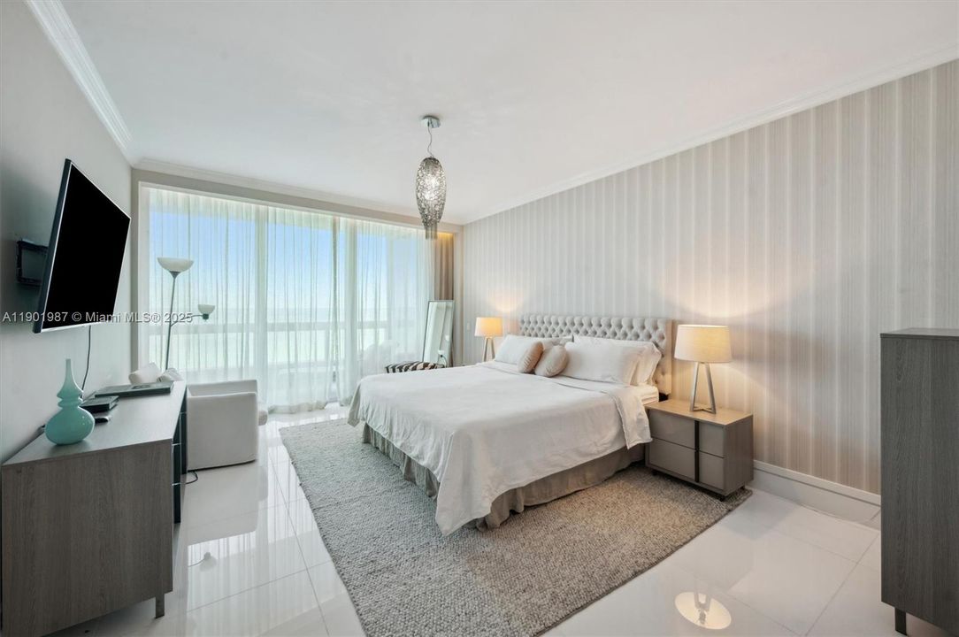 For Sale: $3,499,000 (3 beds, 3 baths, 2050 Square Feet)