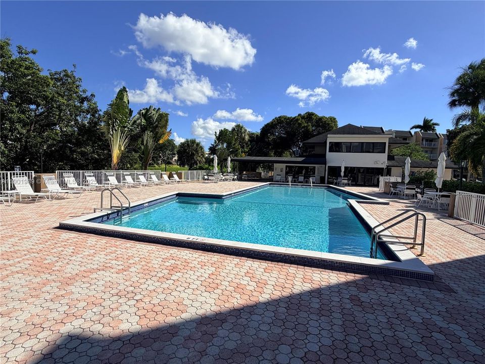 Recently Rented: $1,700 (1 beds, 1 baths, 715 Square Feet)