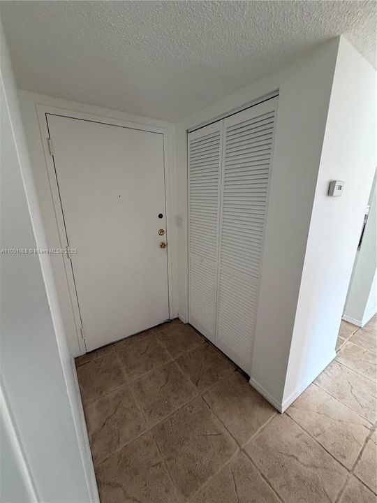 Recently Rented: $1,700 (1 beds, 1 baths, 715 Square Feet)