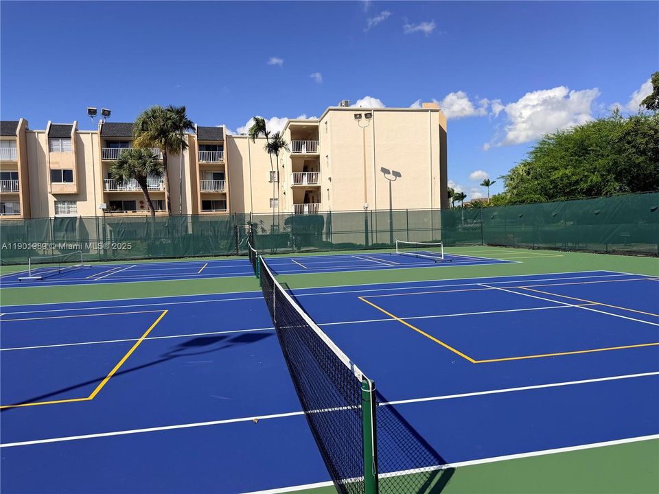 Recently Rented: $1,700 (1 beds, 1 baths, 715 Square Feet)