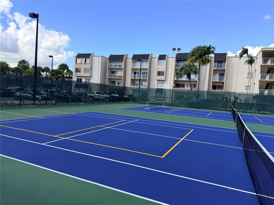 Recently Rented: $1,700 (1 beds, 1 baths, 715 Square Feet)