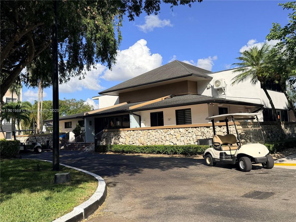 Recently Rented: $1,700 (1 beds, 1 baths, 715 Square Feet)