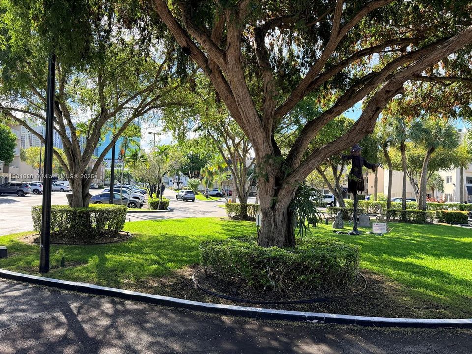 Recently Rented: $1,700 (1 beds, 1 baths, 715 Square Feet)