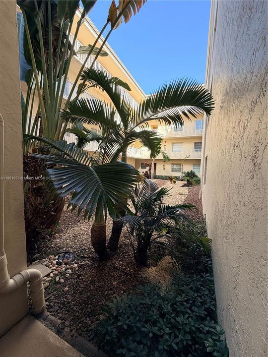 Recently Rented: $1,700 (1 beds, 1 baths, 715 Square Feet)