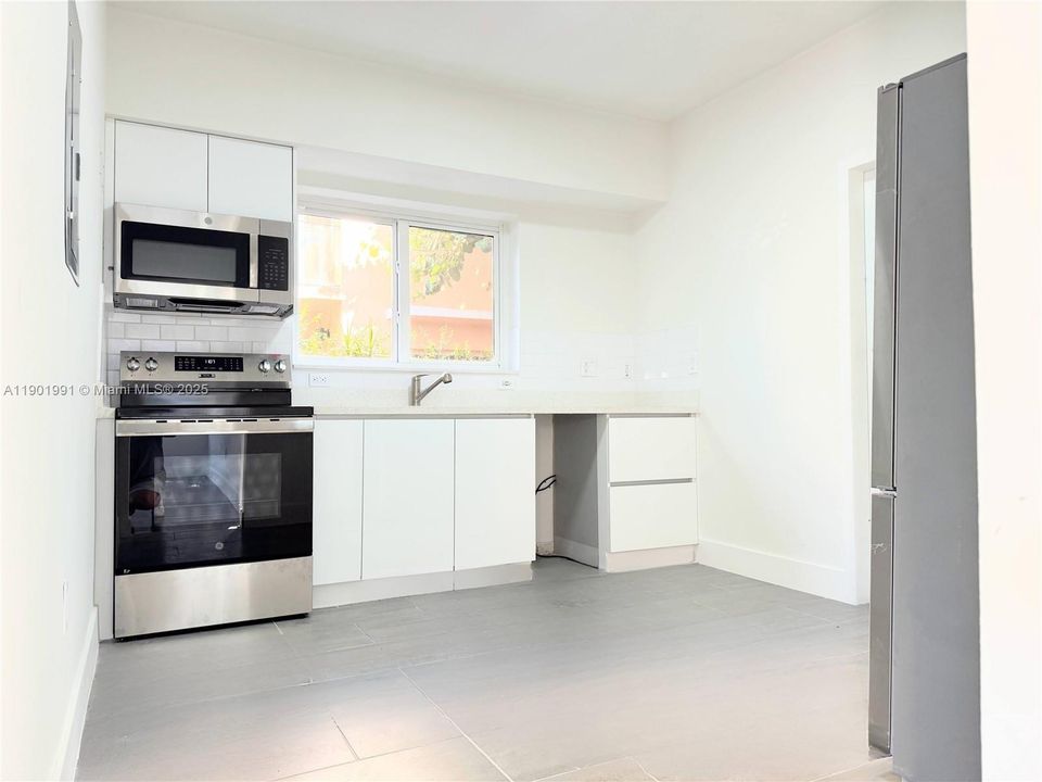 For Rent: $2,100 (1 beds, 1 baths, 605 Square Feet)