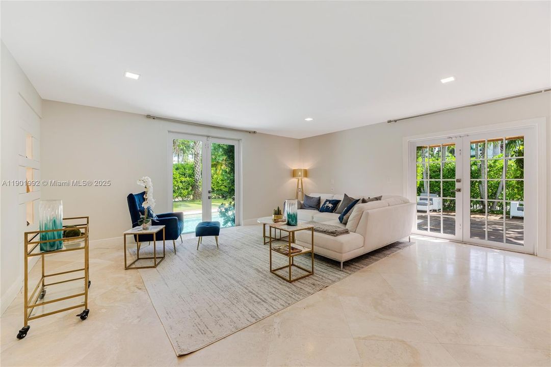 En Renta: $40,000 (5 camas, 4 baños, 3641 Pies cuadrados)