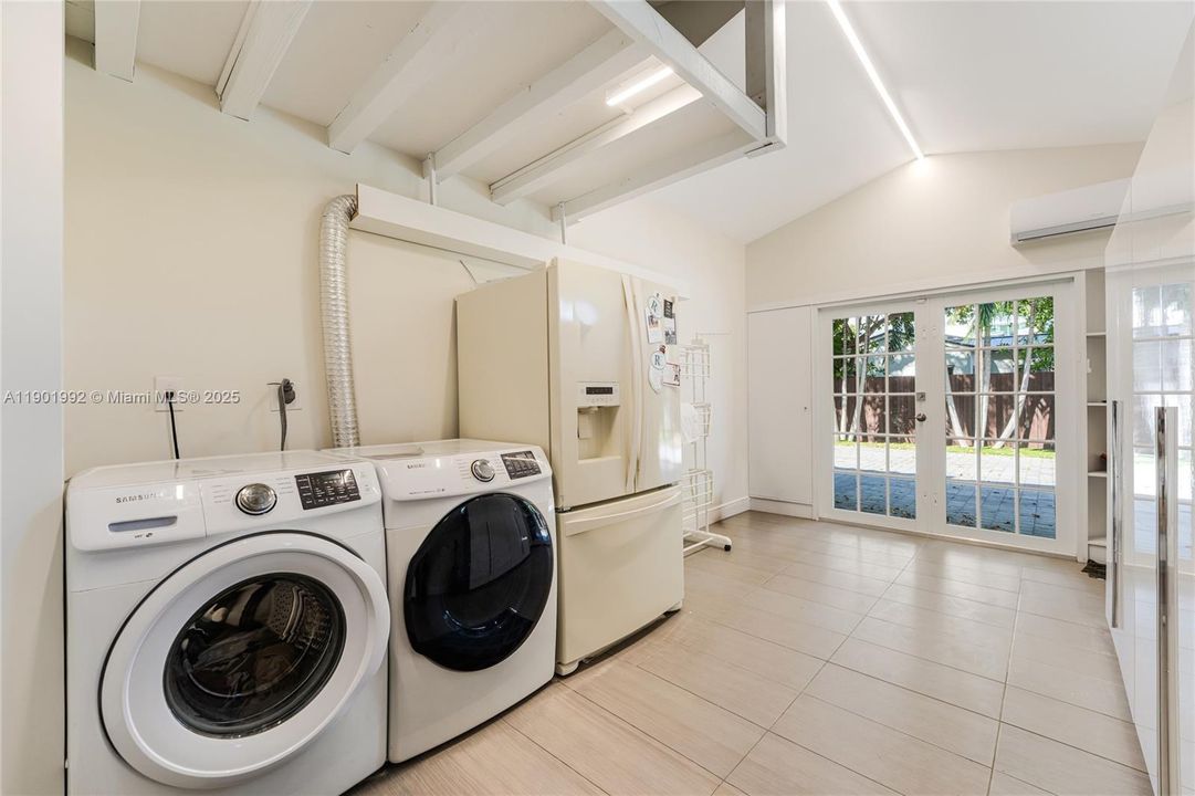 En Renta: $40,000 (5 camas, 4 baños, 3641 Pies cuadrados)