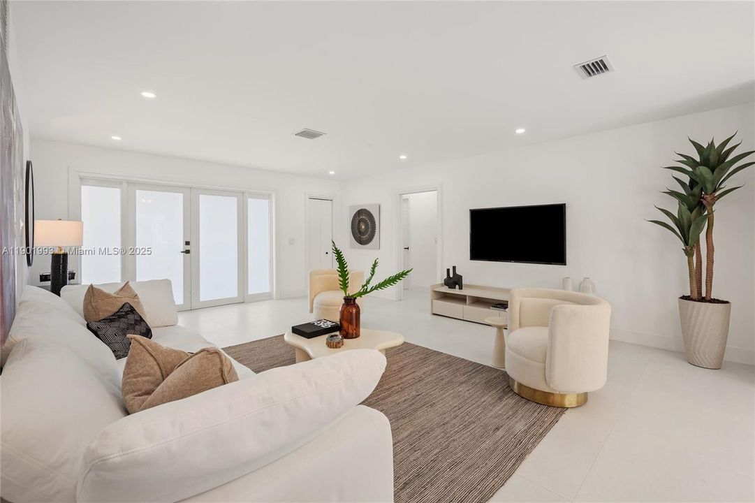 Activo con contrato: $885,000 (4 camas, 3 baños, 1919 Pies cuadrados)