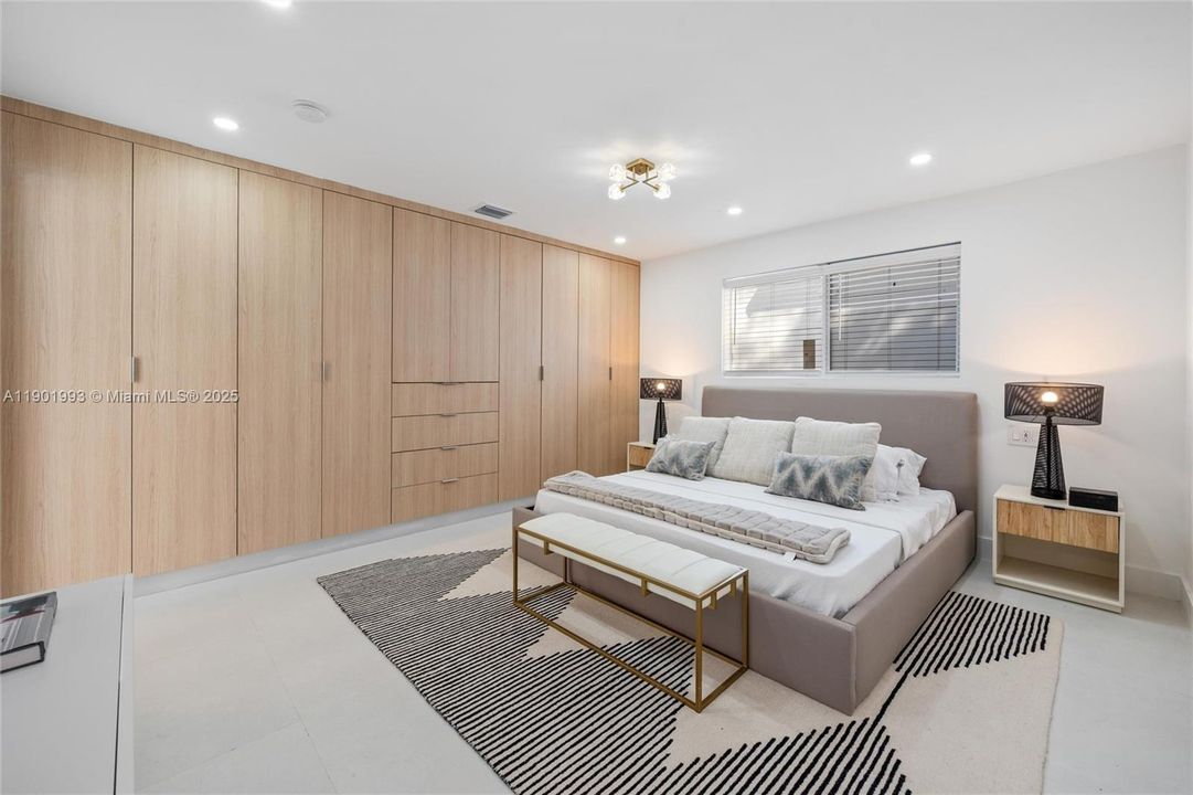 Activo con contrato: $885,000 (4 camas, 3 baños, 1919 Pies cuadrados)