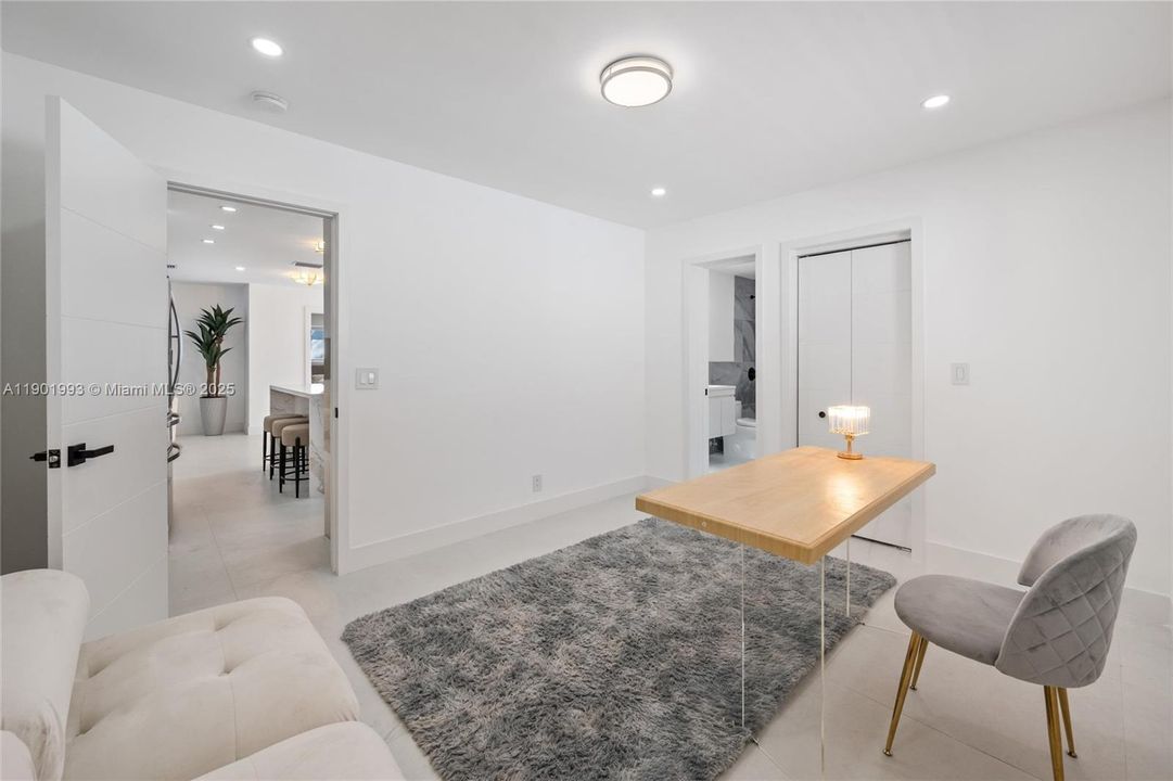 Activo con contrato: $885,000 (4 camas, 3 baños, 1919 Pies cuadrados)