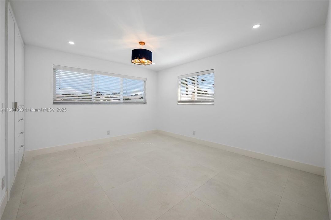 Activo con contrato: $885,000 (4 camas, 3 baños, 1919 Pies cuadrados)