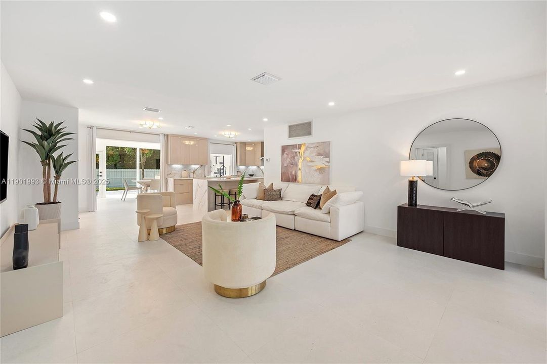 Activo con contrato: $885,000 (4 camas, 3 baños, 1919 Pies cuadrados)